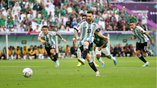 Lionel Messi di laga melawan Arab Saudi (dok. fifa.com)