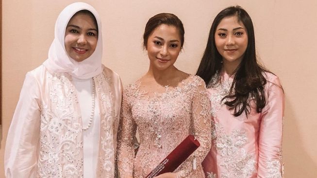 Gaya Nikita Willy Pakai Kebaya (instagram/@nikitawillyofficial94)