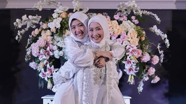  Potret Desy Ratnasari Bareng Nasywa (Instagram/@desyratnasariterdepan)