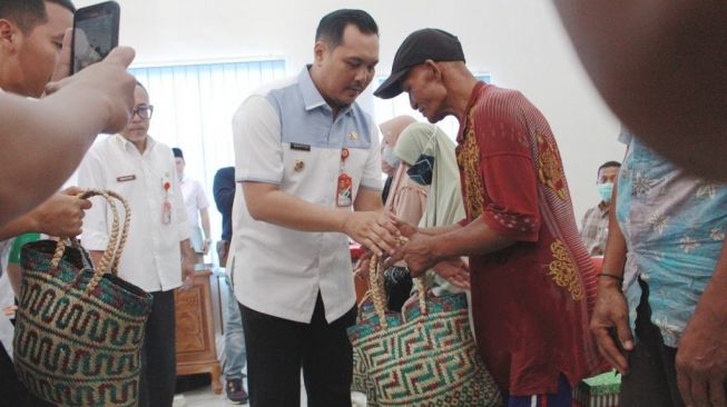 Pemkot Banjarbaru Beri 400 Warga yang Belum Pernah Dapat Bantuan