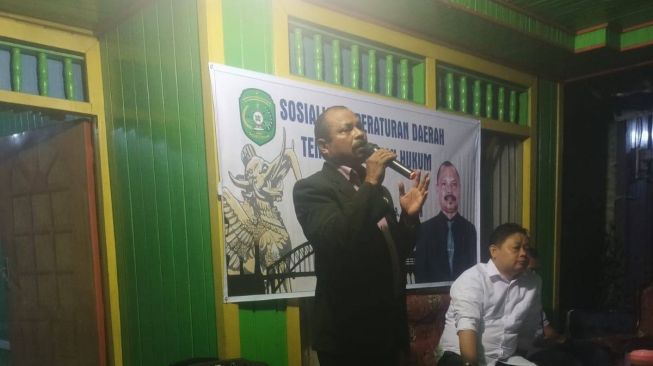 Yohanes Badulele Da Silva Gelar Sosper Bantuan Hukum di Desa Sepakat Loa 