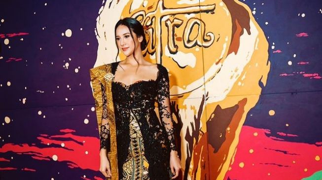 Potret Artis di Red Carpet FFI 2022 (Instagram/anyageraldine)