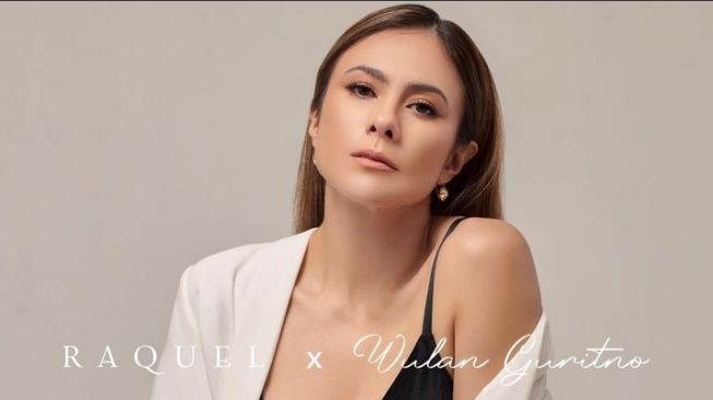 Pesona Wulan Guritno Kenakan Lingerie Hitam (Instagram/@wulanguritno)  