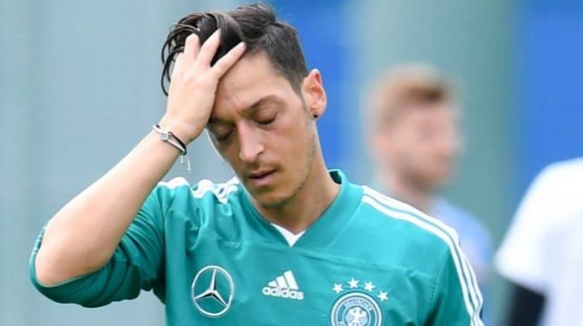 Mesut Ozil Umumkan Pensiun Sebagai Pesepakbola Profesional