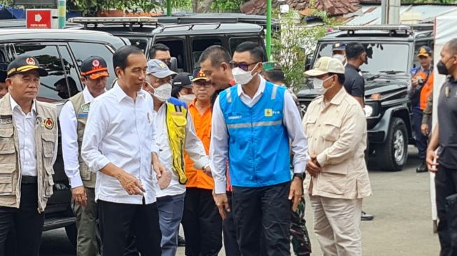 Pastikan Logistik hingga Pasokan Listrik PLN Aman, Jokowi Tinjau Posko RS Sayang Cianjur