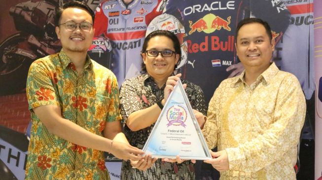 Federal Oil™ sukses mempertahankan penghargaan Social Media Award 2022 dari Majalah Marketing untuk kategori 2-Wheel Engine Lubricant [PT EMLI/Federal Oil].