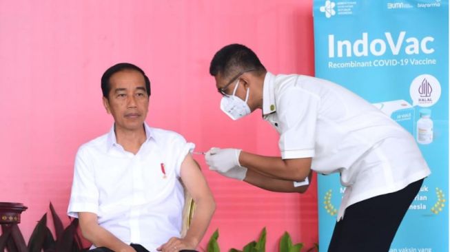 Terima Booster Kedua, Jokowi Ajak Seluruh Masyarakat Segera Vaksin