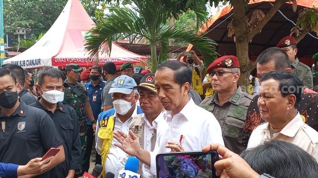 Cek Kondisi RSUD Sayang Cianjur, Jokowi Sebut Korban Luka Berat Gempar Dirawat di Jakarta dan Bandung