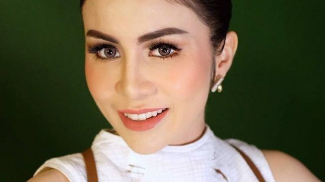 Artis Melahirkan di Luar Negeri (Instagram/@therealmomogeisha)