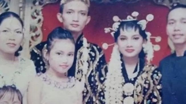 Foto Lawas Ayu Ting Ting dan Keluarga (instagram/@mom_ayting92_)