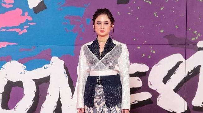 Potret Artis di Red Carpet FFI 2022 (Instagram/tissabiani)