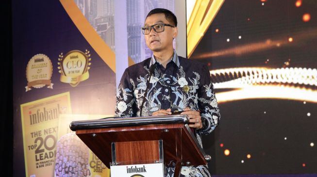 Sukses Jalankan Tranformasi Menyeluruh, Dirut PLN Raih Penghargaan Top 100 CEO