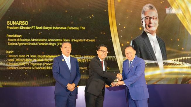 Sukses Bertransformasi di Tengah Pandemi, Sunarso Dinobatkan sebagai CEO of The Year