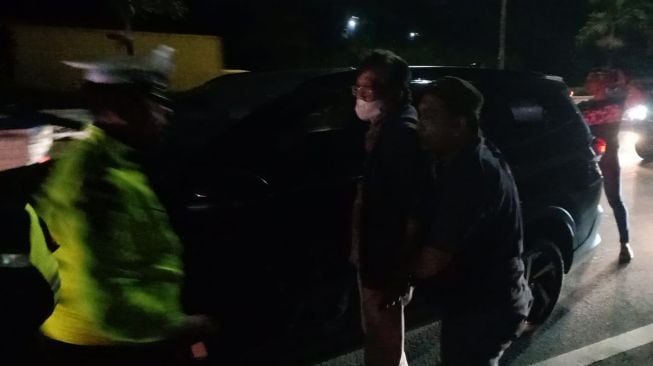 Kabur Bareng Istri, Buronan Korupsi Giki Argadiaksa Dibekuk Anggota PJR Polda Metro di Tol JORR