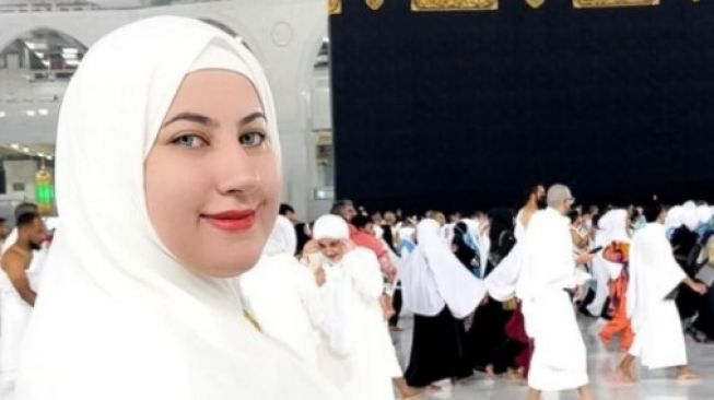 Potret keluarga Tasyi Athasyia umrah (Instagram/@tasyiiathasyia)