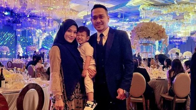 Sudah Punya Enam Anak, Intip 6 Potret Lyra Virna yang Wajahnya Tidak Termakan Usia