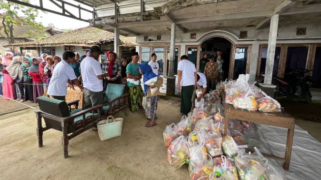 Turut Stabilkan Harga Bahan Pokok, UKM Sahabat Sandi Kabupaten Magelang Gelar Bazar Sembako Murah