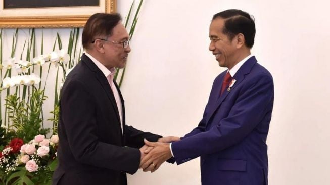 Beri Ucapan Selamat ke PM Baru Malaysia, Jokowi Sebut Anwar Ibrahim Dihormati Rakyat Indonesia