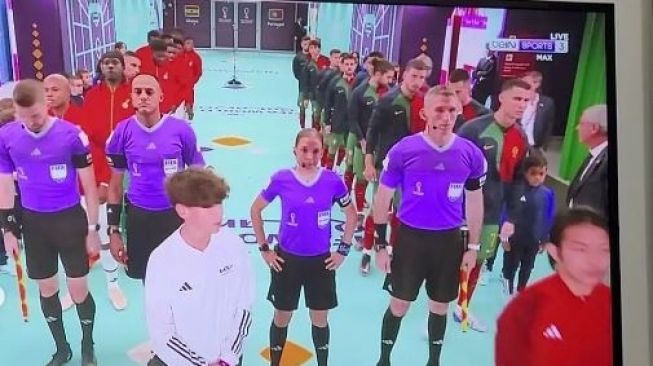 Bocah Asal Indonesia Ini Digandeng Chistiano Ronaldo dalam Pertandingan Portugal vs Ghana di Piala Dunia 2022
