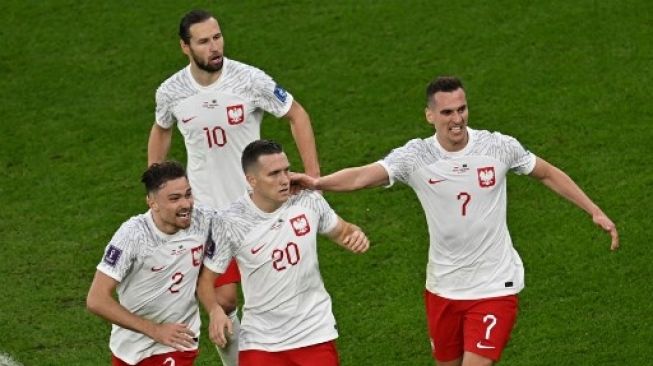 Pemain Polandia rayakan gol Piotr Zielinski ke gawang Arab Saudi dalam pertandingan kedua Grup C Piala Dunia 2022 di Educational City Stadium, Sabtu (26/11/2022). [AFP]