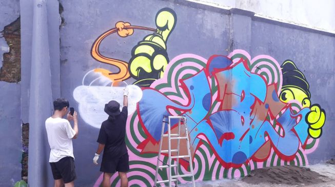 Cerita Para Seniman Melukis Dinding Lapas Kelas II A Yogyakarta dengan Aneka Grafiti, Jadi Spot Selfie Baru