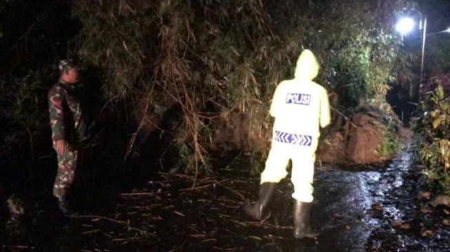 Tanah Longsor Hantam Bulukerto Wonogiri, Akses Jalan Kampung Sempat Tertutup