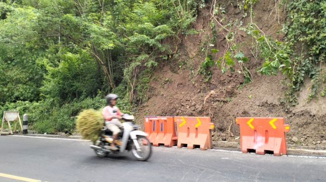 Jalan Jogja-Wonosari Kembali Dibuka, Longsor Masih Mengancam karena Ada Rekahan Tanah