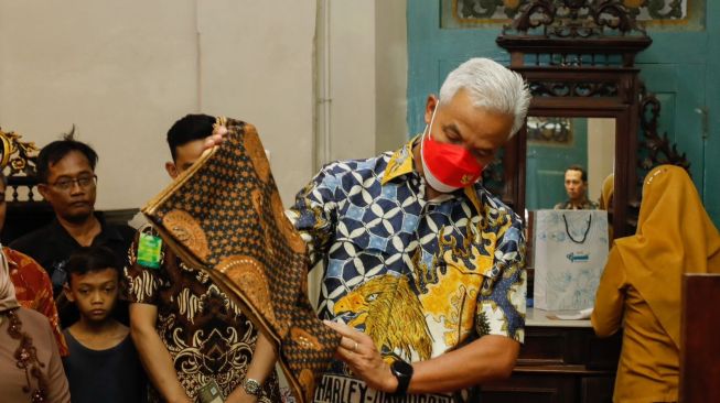 Ganjar Desak Pemerintah Pusat Segera Daftarkan Kebaya Sebagai Warisan Budaya Tak Benda ke UNESCO