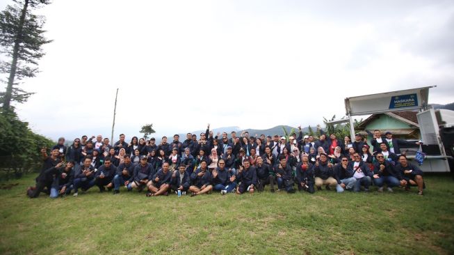 Astra mengadakan kegiatan Workshop Lingkungan 2022 mengunjungi Kampung Berseri Astra (KBA) Suntenjaya, Jawa Barat [PT Astra International Tbk].