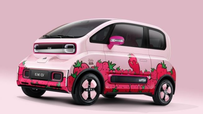 Jalin Kerja Sama dengan Disney-Pixar, Wuling Tampilkan Mobil Listrik KiWi EV Lotso serba Pink