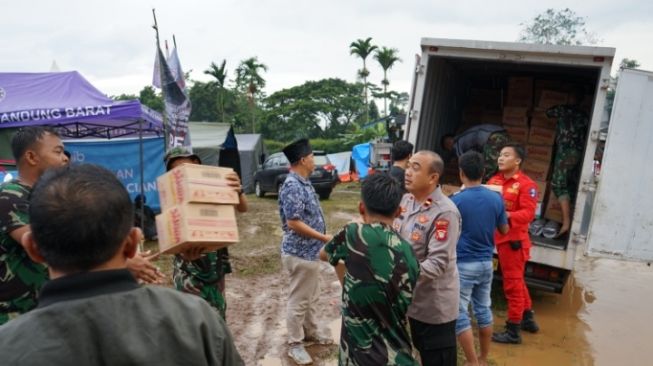 Jababeka Bersama Tenant dan YPUP Salurkan Bantuan untuk Korban Gempa Cianjur