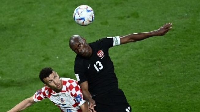 Pesepak Bola Kanada Atiba Hutchinson Sumpel Hidung dengan Pembalut Wanita di Piala Dunia 2022, Warganet Heboh