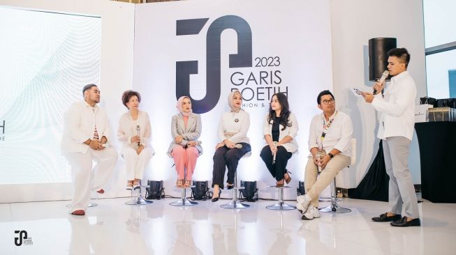 Gandeng Para Desainer Ternama, Ivan Gunawan Gelar Fashion Show Garis Poetih