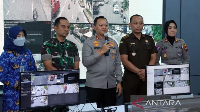 Jangan Coba-coba Nyerobot! Polres Sukoharjo Operasikan 11 Kamera ETLE Statis Lho