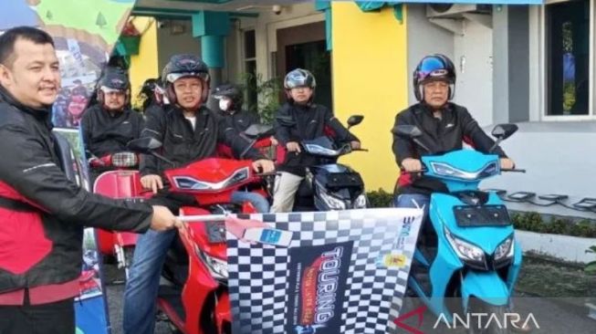 PLN Keliling Pangkalpinang Sosialisasikan Motor Listrik, Diteruskan Peresmian Komunitas Bikers Elektrik Babel