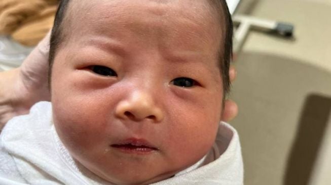 Potret Baby Avelina Anak Vincent Raditya (Instagram/avelinaraditya)