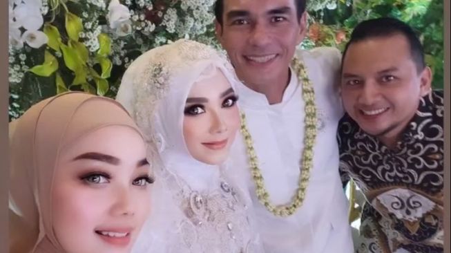 Peristiwa Penting di Pernikahan Teddy Syah dan Anne Kurniasih (Instagram/@nitanitnot02))