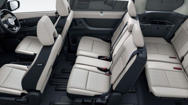 Interior Nissan Serena edisi 2023 yang bisa diubah konfigurasinya dari 7-seater menjadi 8-seater [ANTARA/HO Nissan].