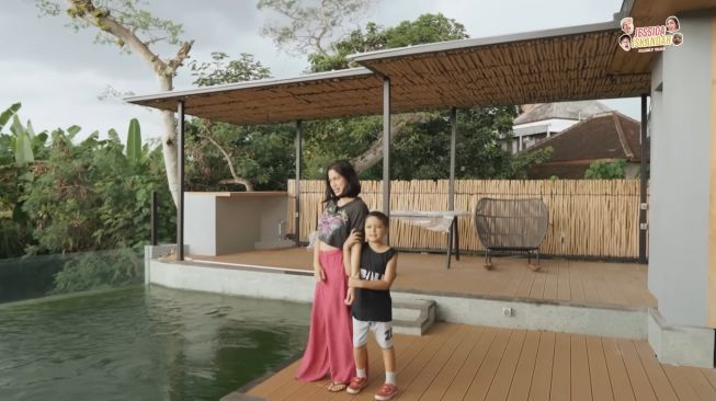 Potret rumah baru Jessica Iskandar yang mewah dan canggih di Bali (YouTube)