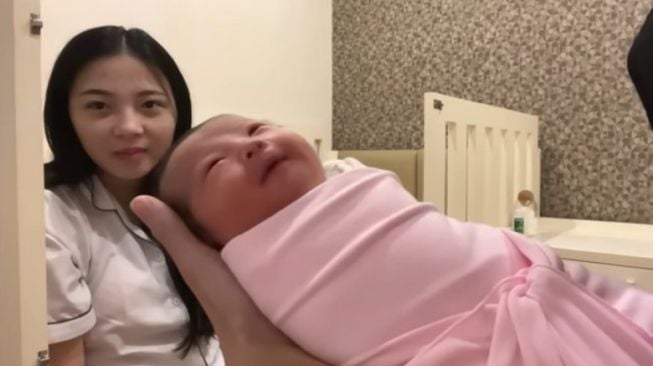 Potret Baby Avelina Anak Vincent Raditya (Instagram/avelinaraditya)