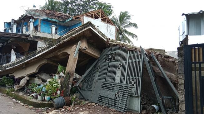 Kisah Mahasiswa Cianjur Selamat Dari Gempa Karena Loncat ke Sawah