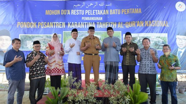 Pengurus pondok pesantren Karantina Tahfizh Al-Qur’an Nasional telah membuat program baru yaitu investasi properti bernama Aparkost Santri sebagai kawasan pesantren mandiri. 