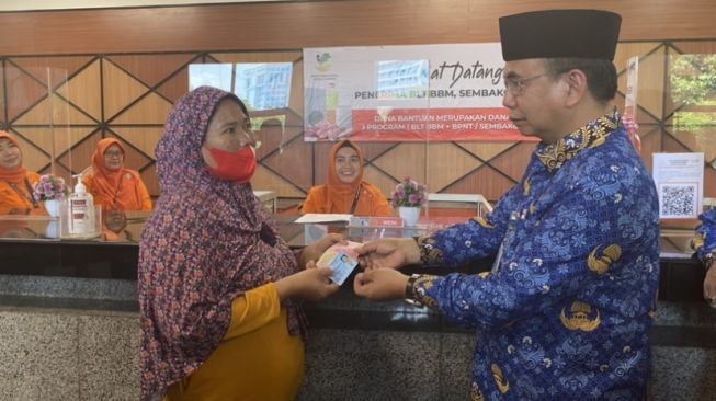 Mudahkan Masyarakat dalam Mengambil Dana Bantuan, Kemensos Apresiasi Kinerja PT Pos Indonesia