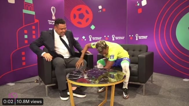 Rodrygo Gosok-gosok Kaki Ronaldo Brasil di Piala Dunia 2022, Netizen Takut Ketularan Cedera