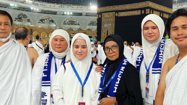  Potret Perjalanan Umrah Tissa Biani (instagram/@tissabiani)