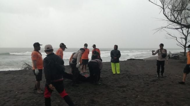 Sosok Mayat Asal Srandakan Ditemukan Pemuda Saat Mengambil Video di Pantai Goa Cemara