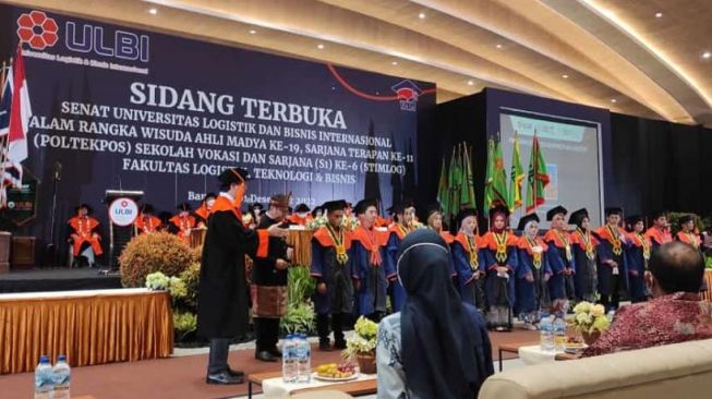 Universitas Logistik dan Bisnis Internasional (ULBI) mewisuda 744 mahasiswa