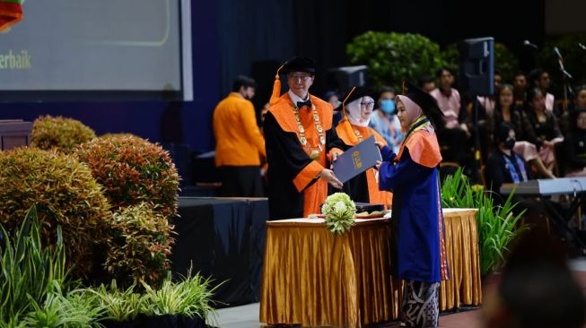 Lantik 744 wisudawan, ULBI Cetak SDM Unggul