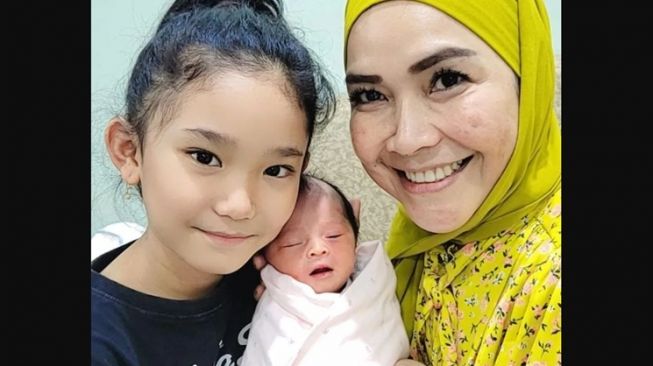 Potret Baby Sumehra Putri Syifa Adik Ayu Ting Ting (instagram/@mom_ayting92_ )