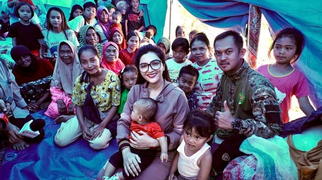 Potret Ashanty Bantu Korban Gempa Cianjur (Instagram/ashanty_ash)